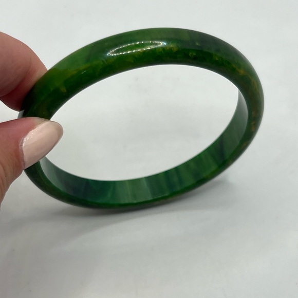 Vintage 1960’s Spinach Green marbled Bakelite Bangle Bracelet